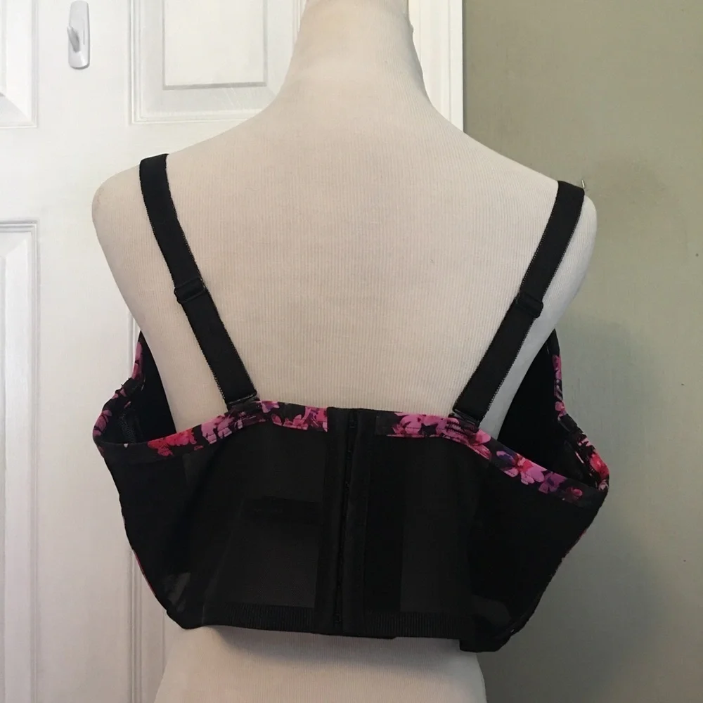 Torrid Curves Black and Pink Floral Bra with Textured Design NWOT